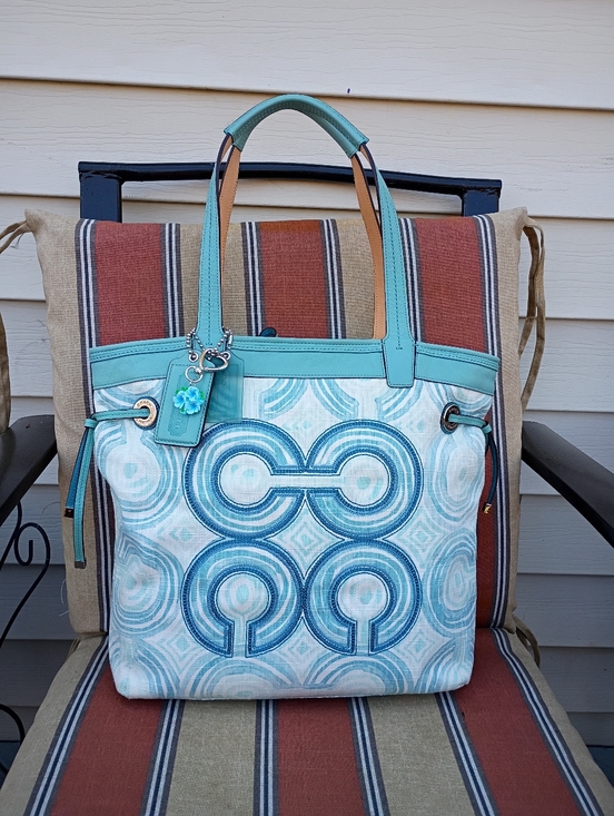 Coach Handbags - NWT Coach Audrey Signatute Op Art Swirl Tote